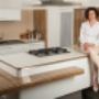 Kuchyně je část vašeho domova, která by měla designovými linkami nebo podobnými materiály navazovat na další prostory. Jedná se o moderní fakt 21. století. Nadčasová kuchyň chce určitě sladit s interiérem :-)