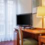 Guest room with double bed(s)