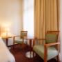 Guest room with double bed(s)