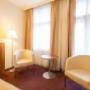 Guest room with double bed(s)
