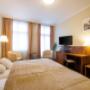 Guest room with double bed(s)