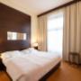 Guest room with double bed(s)