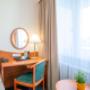 Guest room with queen bed(s)