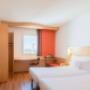 Guest room with single bed(s)