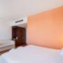 Guest room with queen bed(s)