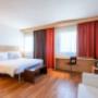Guest room with queen bed(s)