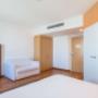 Guest room with queen bed(s)