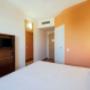 Guest room with queen bed(s)