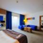 Spacious guest room