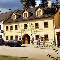 Pension a Restaurace U Kostela