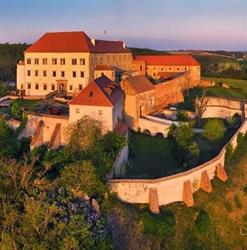 Hrad a zámek Dolní Kounice