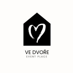 Ve dvoře
