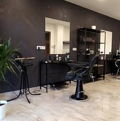 Jouini barbershop / Podveská Komín