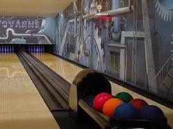 Bowling v Továrně